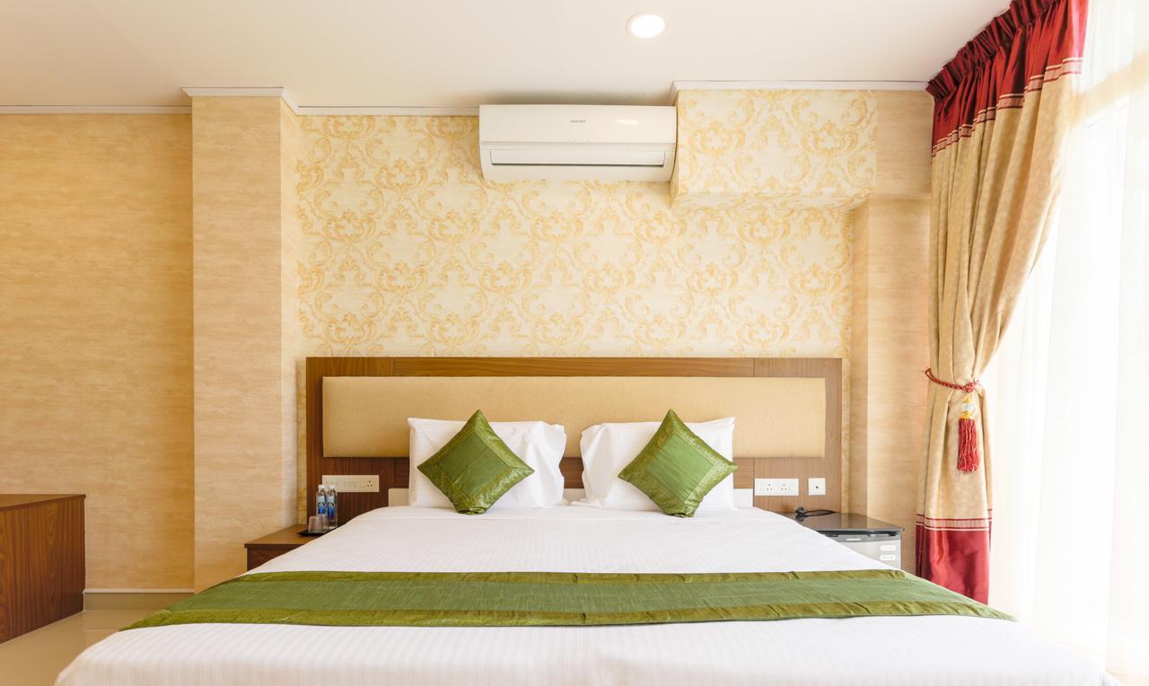 Hotel Heaven Gardens Kochi Exterior foto