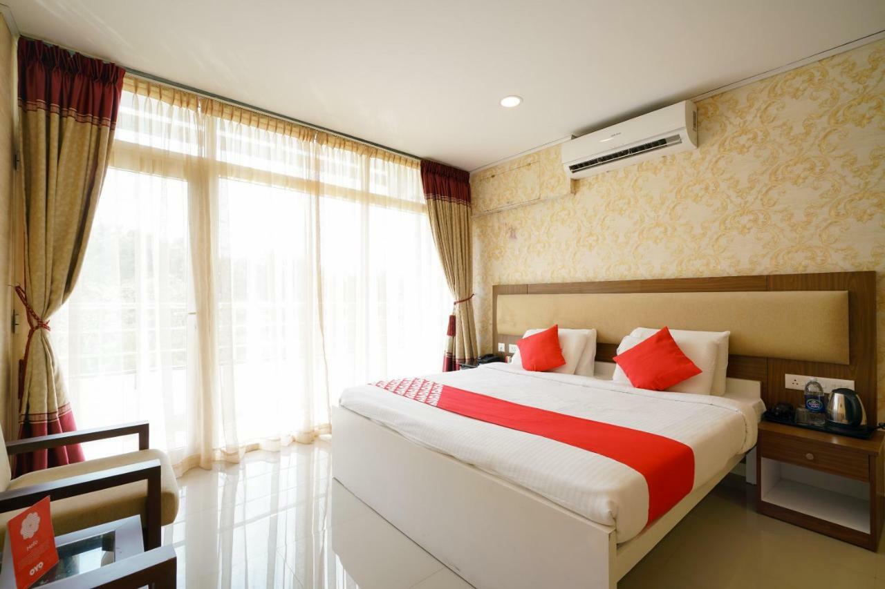 Hotel Heaven Gardens Kochi Exterior foto